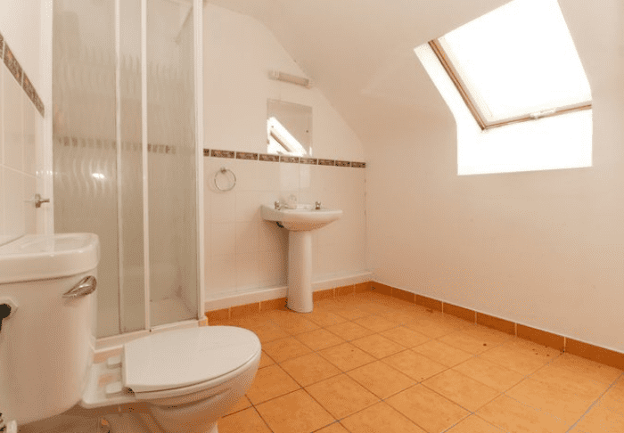 Wellmount Student Village upstairs bathroom